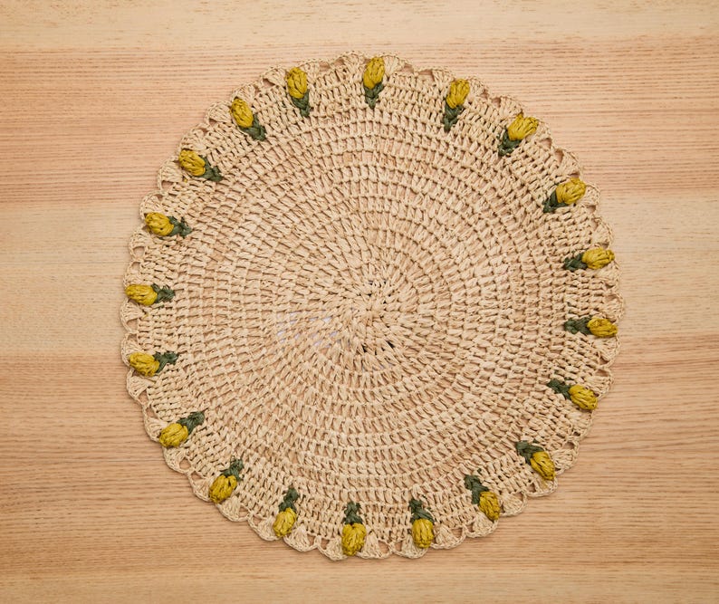 Handmade Tulip Placemat – Raffia Crochet Floral Table Mat – Spring & Easter Table Decor – Artisan Tableware – Boho Dining Accent