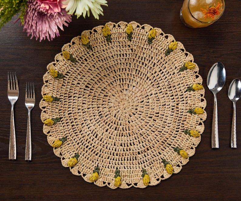 Handmade Tulip Placemat – Raffia Crochet Floral Table Mat – Spring & Easter Table Decor – Artisan Tableware – Boho Dining Accent