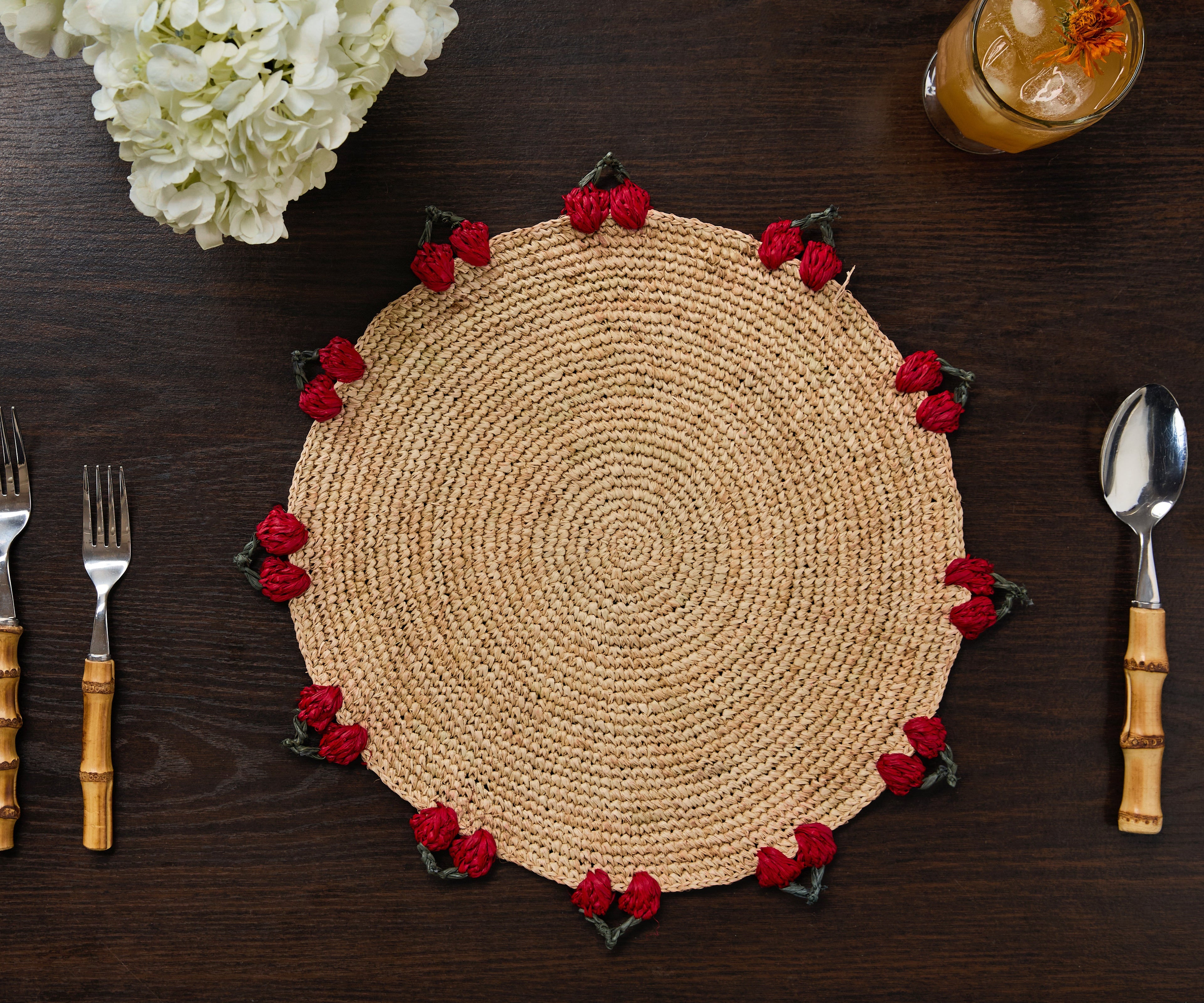 Cherry Scalloped Edge Placemat – 14” Hand-Crocheted Raffia – Artisan Summer Table Decor – Coastal & Boho Dining
