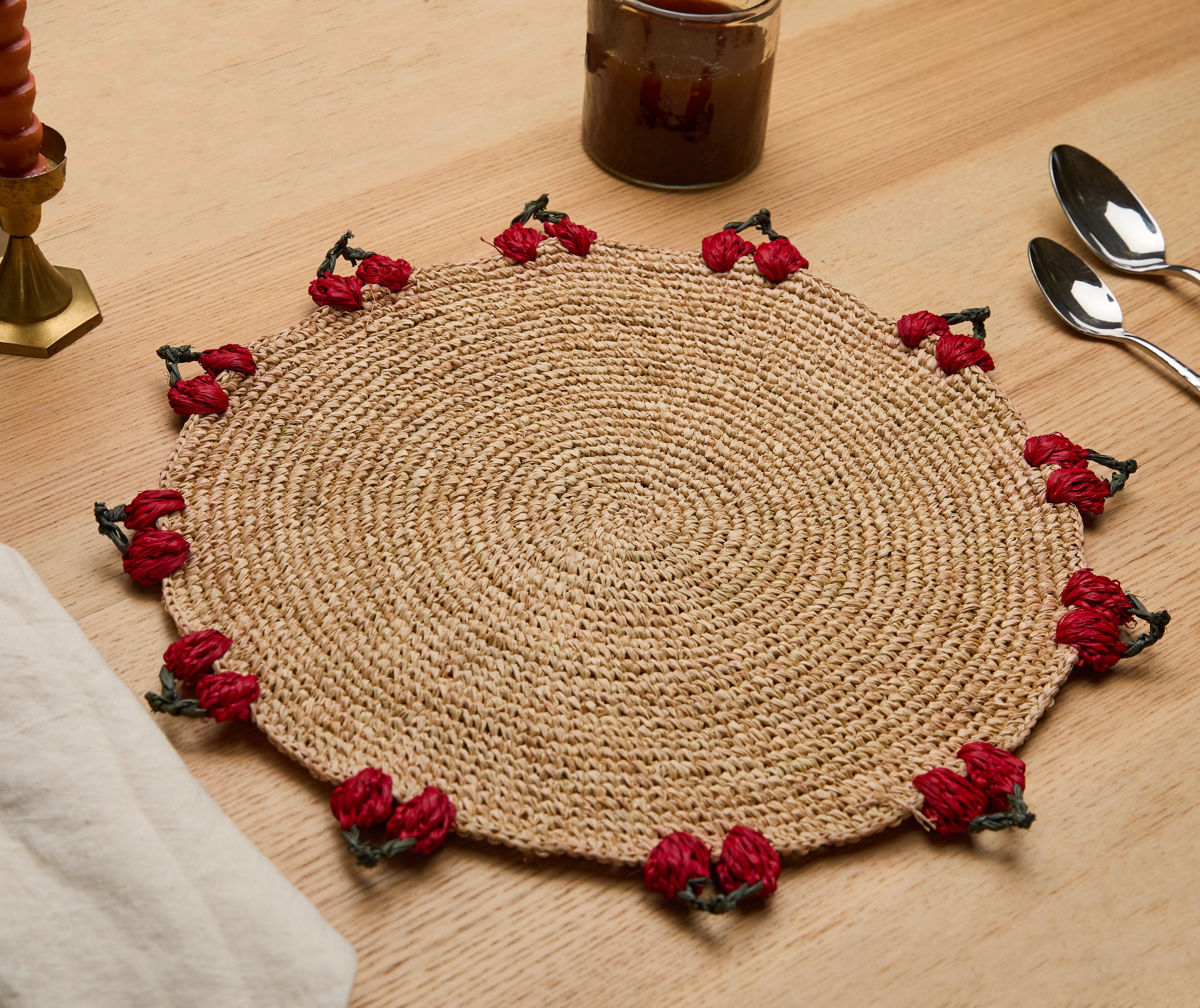 Cherry Scalloped Edge Placemat – 14” Hand-Crocheted Raffia – Artisan Summer Table Decor – Coastal & Boho Dining