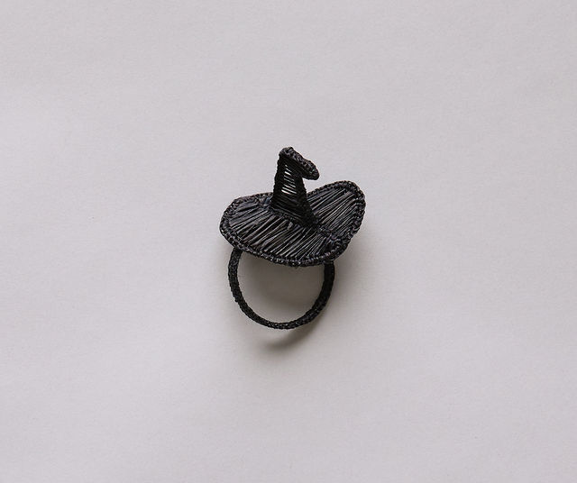 Witch Hat Napkin Ring – Handmade Halloween Table Decor – Black Woven Boho Napkin Holder – Spooky Fall Party Accent – Hostess Gift Idea